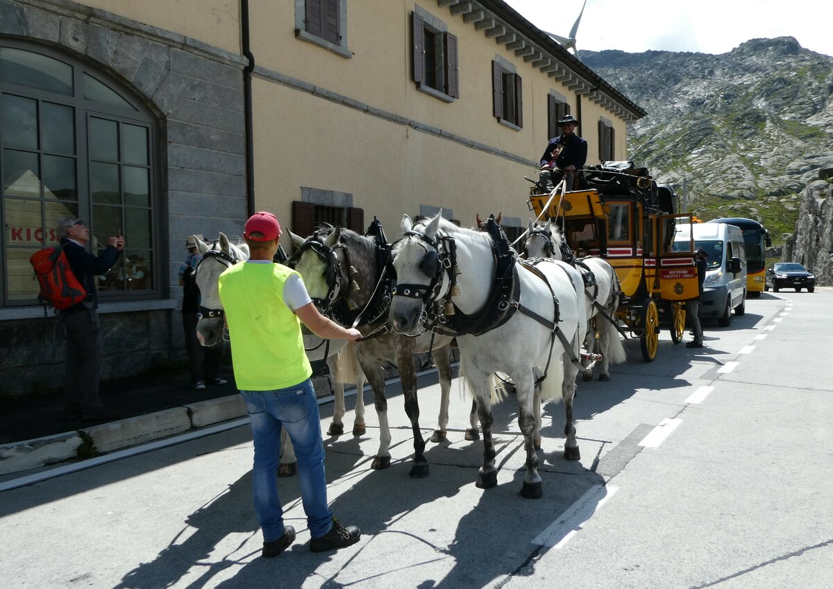(253'028) - Postkutsche - PID 2712 - am 25. Juli 2023 in Gotthard, Passh�he