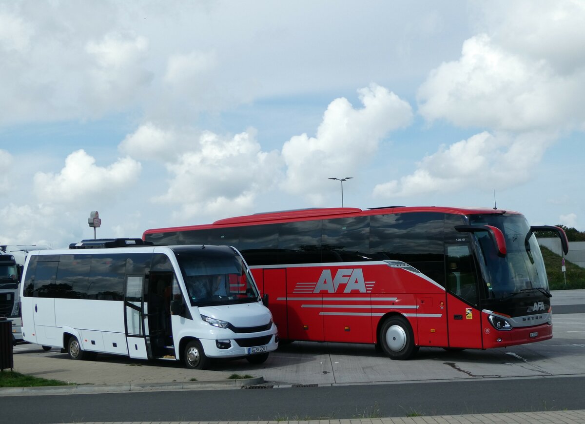 (254'368) - ??? - G-SK 300 - Iveco/ProBus + aus der Schweiz: AFA Adelboden - Nr. 16/BE 21'181 - Setra (Teilaufnahme) am 30. August 2023 in Teuchern, Rastst�tte Osterfeld