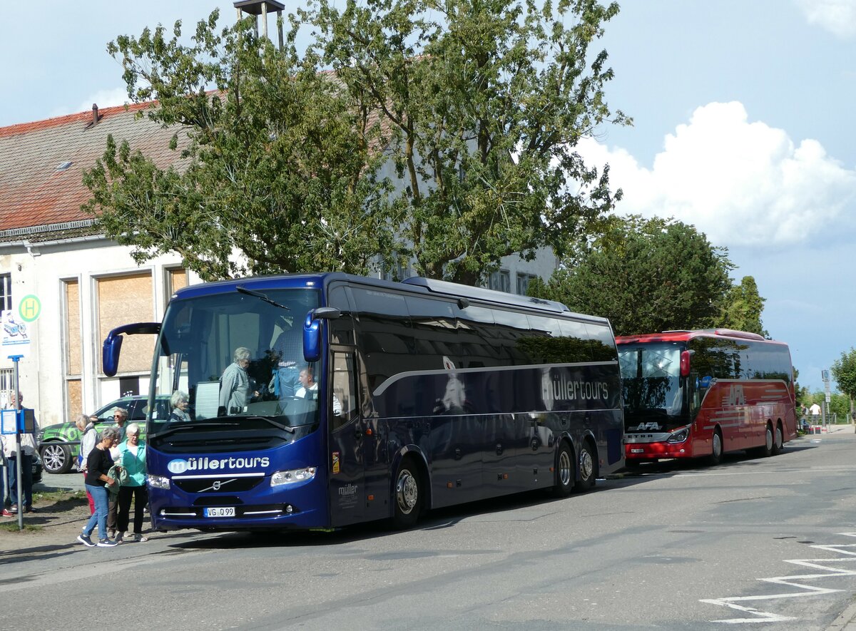 (254'476) - M�llertours, Zinnowitz - VG-Q 99 - Volvo am 31. August 2023 in Ahlbeck, Rathaus