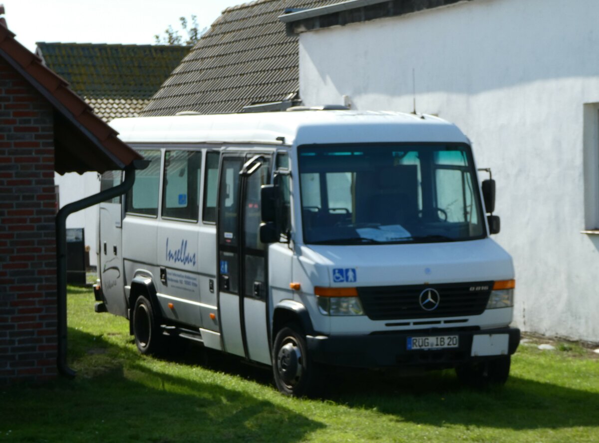 (254'629) - Inselbus Hiddensee, Vitte - R�G-IB 20 - Mercedes am 2. September 2023 in Vitte, Hafen