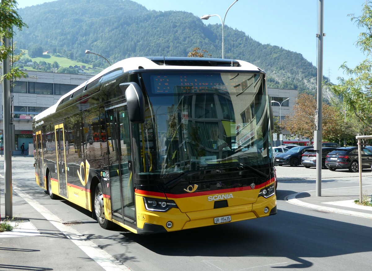 (254'936) - D�nser, Trimmis - GR 95'435/PID 11'895 - Scania (ex GR 184'920) am 8. September 2023 in Landquart, Bahnhofstrasse