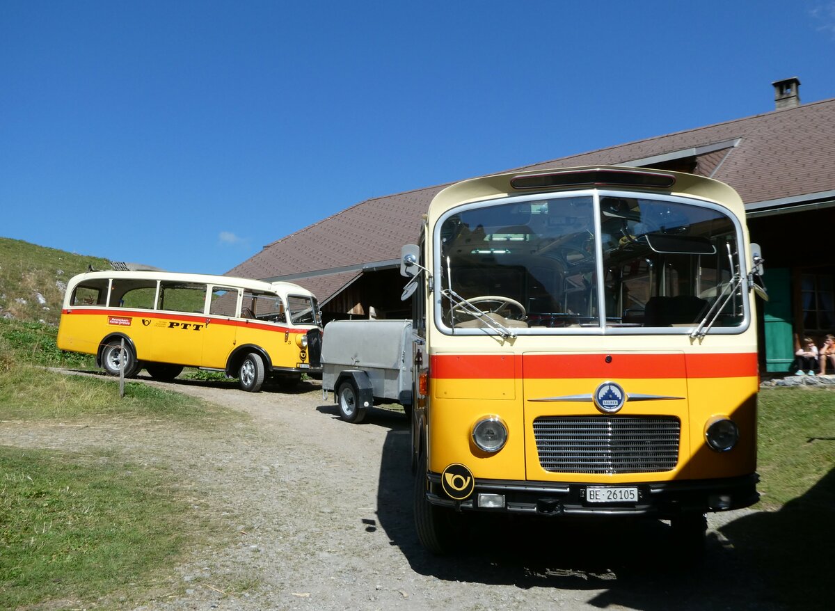 (255'086) - Schmid, Th�rishaus - Nr. 9/BE 26'105 - Saurer/R&J (ex Geiger, Adelboden Nr. 9) + Nr. 3/BE 26'760 - Saurer/Gangloff (ex Geiger, Adelboden Nr. 3) am 10. September 2023 auf der Bundalp