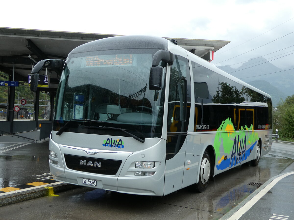 (255'406) - AWA Amden - Nr. 5/SG 39'005 - MAN (ex ATT Cadenazzo; ex St. Gallerbus, St. Gallen; ex Vorf�hrfahrzeug) am 18. September 2023 beim Bahnhof Ziegelbr�cke