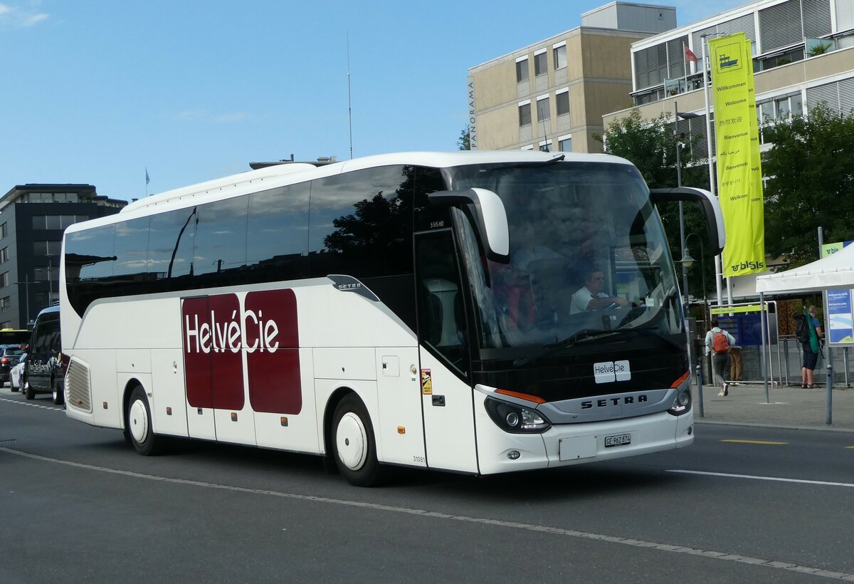 (255'460) - Helv�Cie, Satigny - Nr. 31'081/GE 962'874 - Setra am 20. September 2023 beim Bahnhof Thun