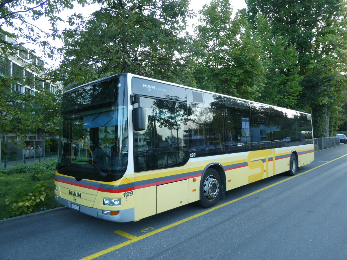 (255'556) - STI Thun - Nr. 129/BE 800'129 - MAN am 26. September 2023 bei der Schiffl�ndte Thun