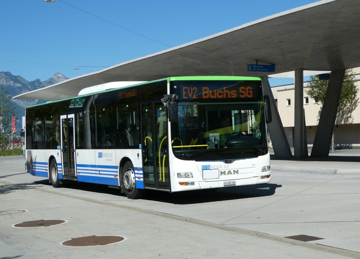 (255'618) - RTB Altst�tten - Nr. 912/SG 482'208 - MAN (ex PostBus/A BD 15'356) am 26. September 2023 beim Bahnhof Buchs