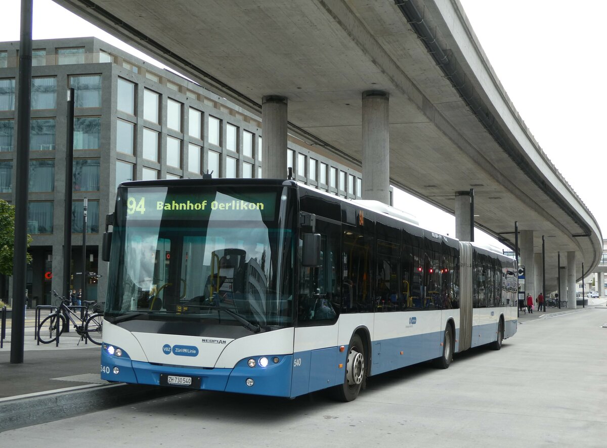 (256'302) - VBZ Z�rich - Nr. 540/ZH 730'540 - Neoplan am 21. Oktober 2023 in Wallisellen, Glatt