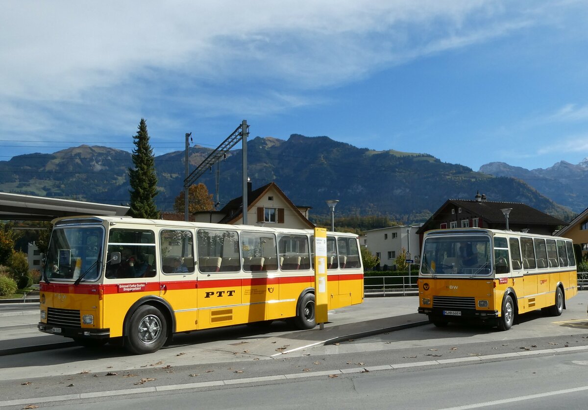 (256'479) - Lambach, Gommiswald - NW 24'301 - FBW/Eggli (ex Tanner+Lambach, Reigoldswil; ex Lambach, Rieden; ex Meier, Gr�t; ex AVG Grindelwald Nr. 13; ex P 24'182) + aus Deutschland: Hahn, M�nchen - M-HH 668H - FBW/FHS (ex Michels, Schmallenberg; ex FRAM Drachten/NL Nr. 5; ex P 24'184) am 28. Oktober 2023 beim Bahnhof Sarnen