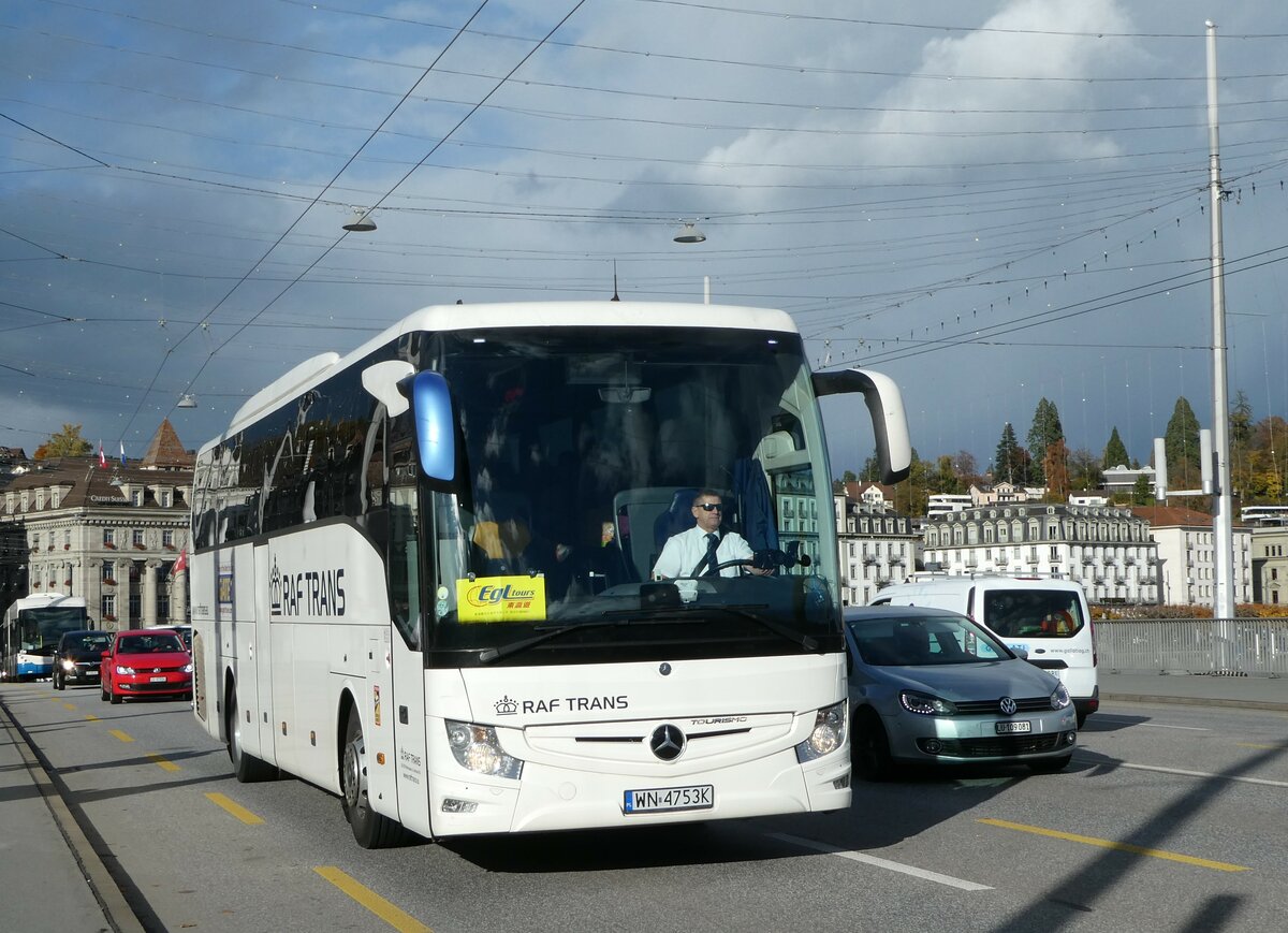 (256'888) - Aus Polen: Raf Trans, Warszawa - WN 4753K - Mercedes am 10. November 2023 in Luzern, Bahnhofbr�cke