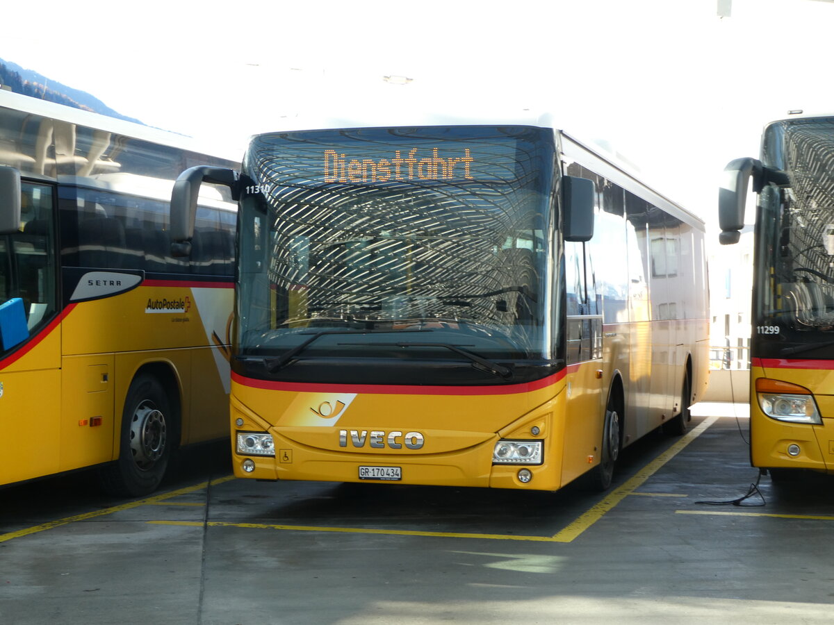 (257'192) - PostAuto Graub�nden - GR 170'434/PID 10'310 - Iveco (ex Lagerfahrzeug Iveco) am 20. November 2023 in Chur, Postautostation