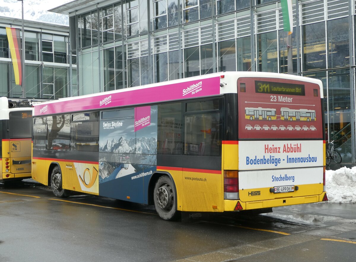 (257'428) - PostAuto Bern - BE 499'063/PID 10'299 - Lanz+Marti/Hess Personenanh�nger (ex VBL Luzern Nr. 310) am 4. Dezember 2023 beim Bahnhof Interlaken Ost