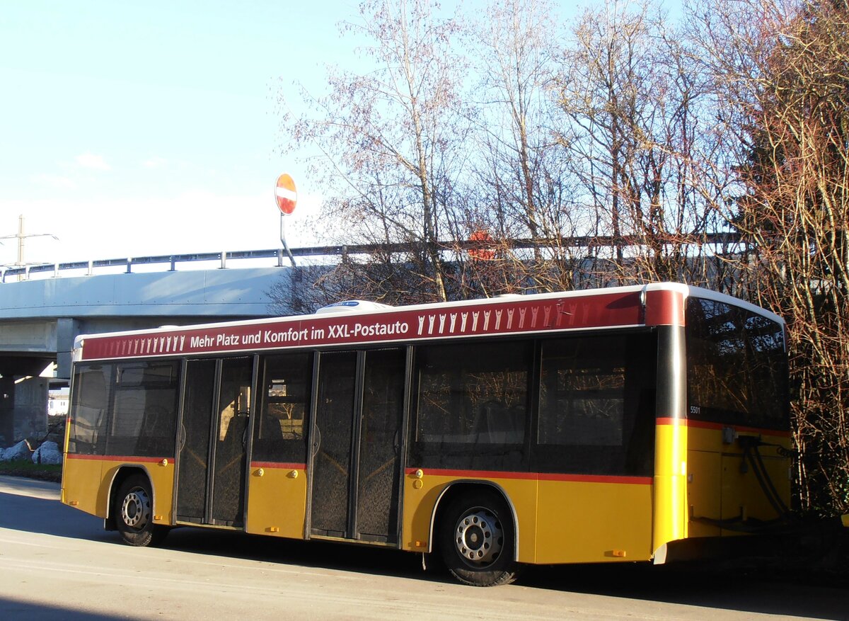 (257'917) - PostAuto Bern - BE 193'594/PID 5501 - Lanz+Marti/Hess Personenanh�nger (ex Klopfstein, Laupen) am 23. Dezember 2023 in Kerzers, Interbus