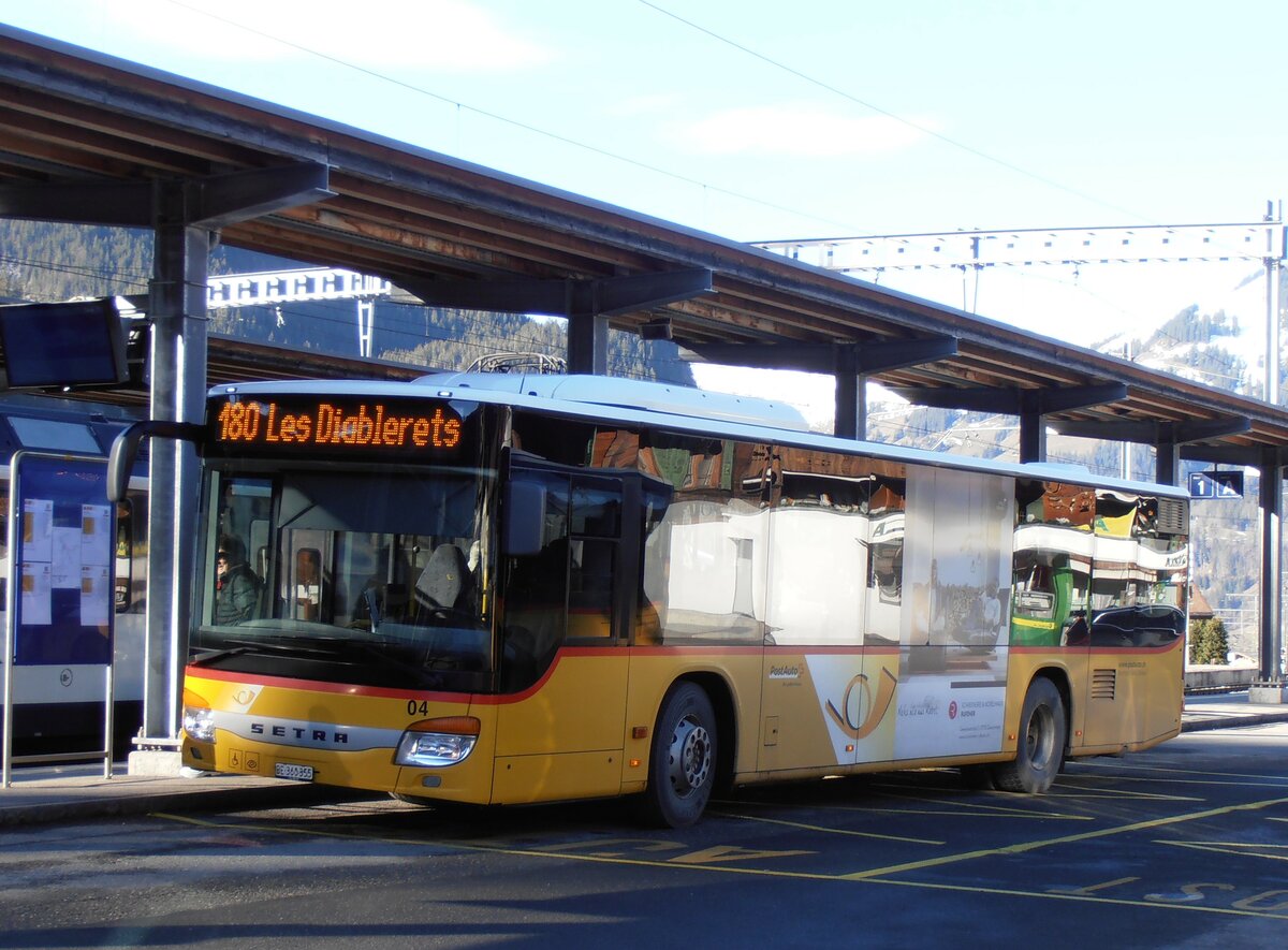 (257'922) - K�bli, Gstaad - Nr. 4/BE 360'355/PID 5204 - Setra am 25. Dezember 2023 beim Bahnhof Gstaad