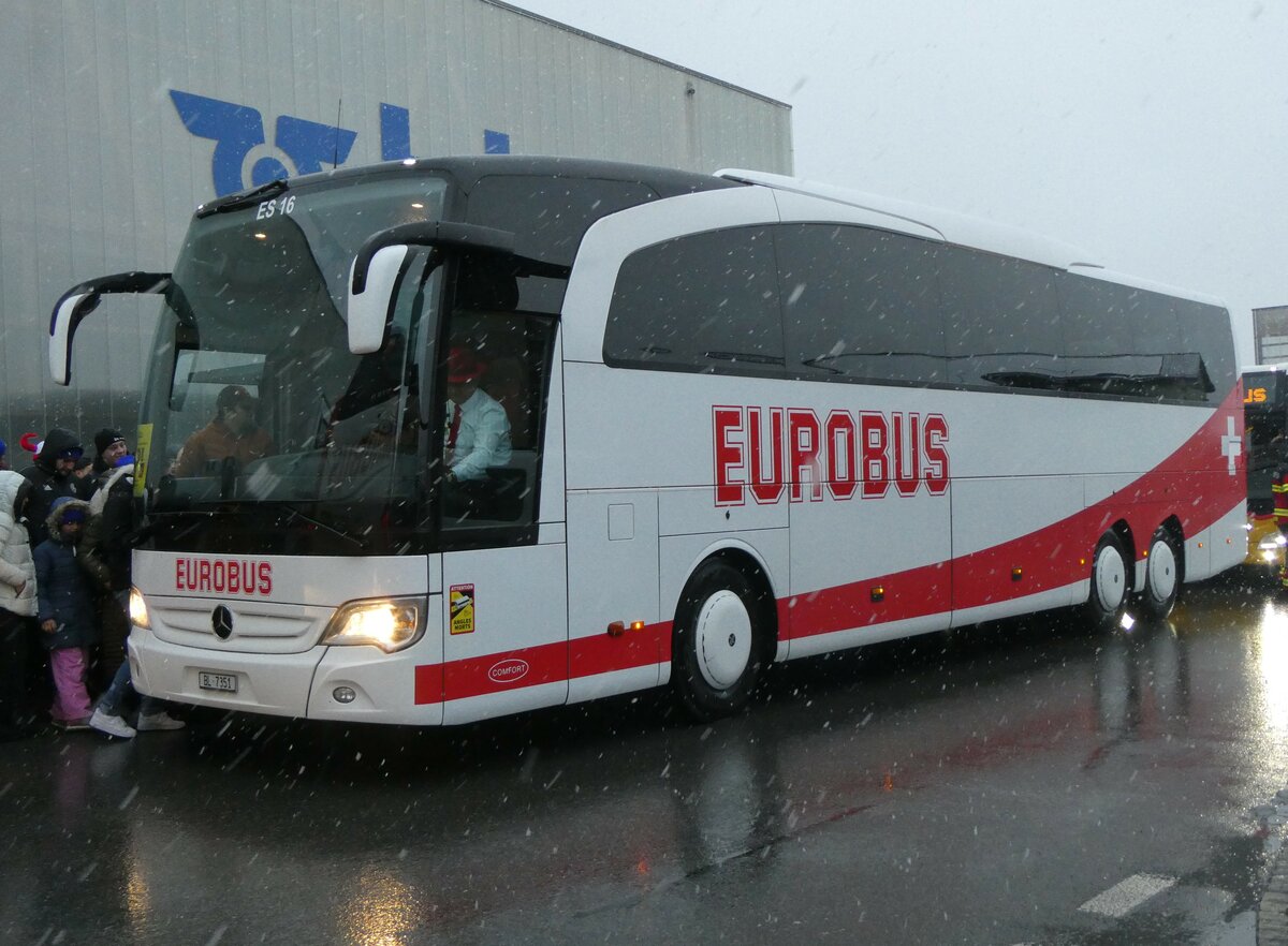 (258'192) - Saner, Laufen - Nr. 16/BL 7351 - Mercedes am 6. Januar 2024 beim Bahnhof Frutigen
