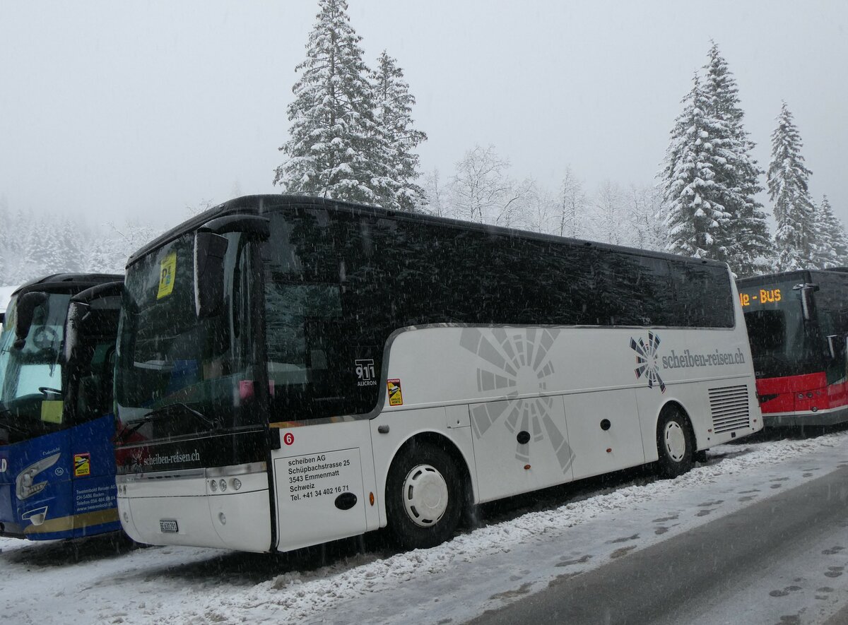 (258'282) - Scheiben, Emmenmatt - Nr. 6/BE 630'291 - Van Hool am 6. Januar 2024 in Adelboden, Unter dem Birg