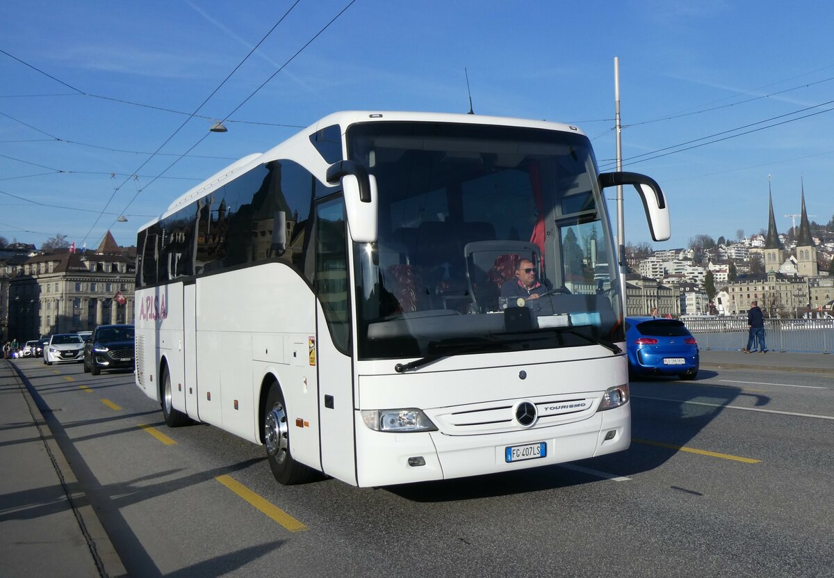 (259'201) - Aus Italien: A.P.I.S.A. - FG-407 LS - Mercedes am 6. Februar 2024 in Luzern, Bahnhofbr�cke
