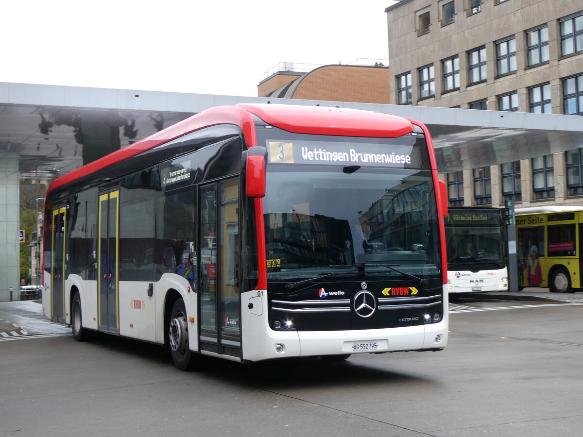 (260'732) - RVBW Wettingen - Nr. 61/AG 552'795 - eMercedes am 28. M�rz 2024 beim Bahnhof Baden