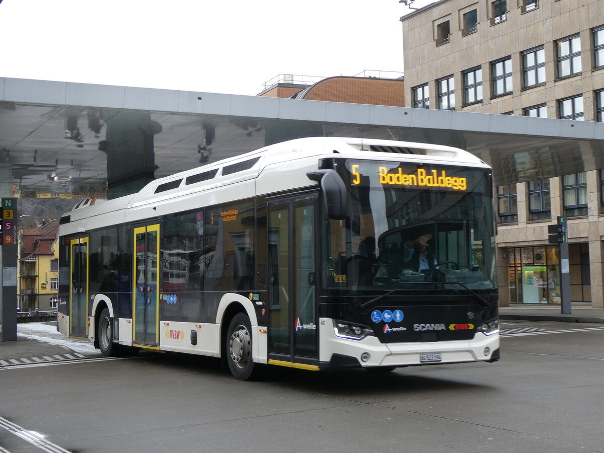 (260'747) - RVBW Wettingen - Nr. 42/AG 523'194 - eScania am 28. M�rz 2024 beim Bahnhof Baden