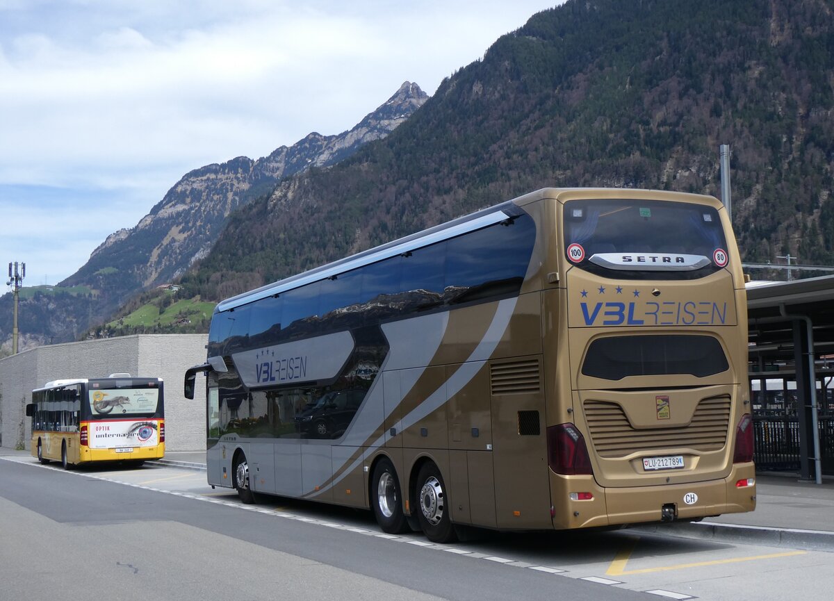 (261'044) - VBL Luzern - Nr. 808/LU 212'789 - Setra am 6. April 2024 beim Bahnhof Altdorf