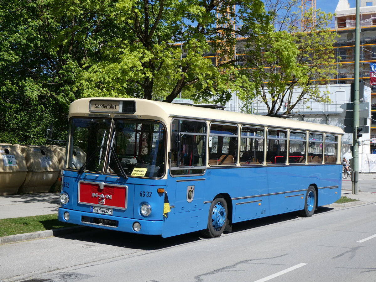 (261'243) - MVG M�nchen (OCM) - Nr. 4632/M-YN 4432H - MAN am 13. April 2024 in M�nchen, Marktplatz