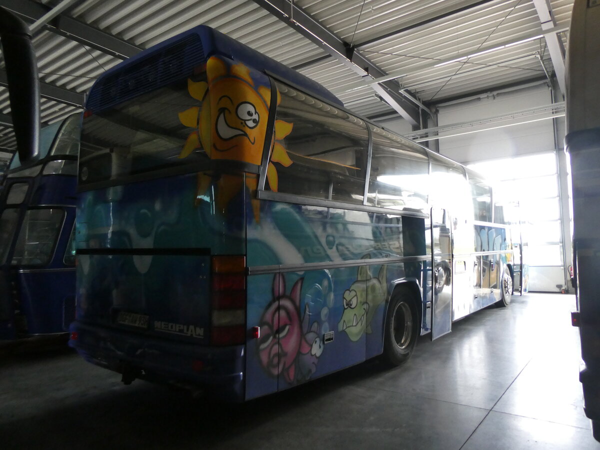 (261'370) - Heggli, Kriens (Auw�rter) - Nr. 32/DGF-AW 93H - Neoplan am 14. April 2024 in Pilsting, Auw�rter Automobil-Park