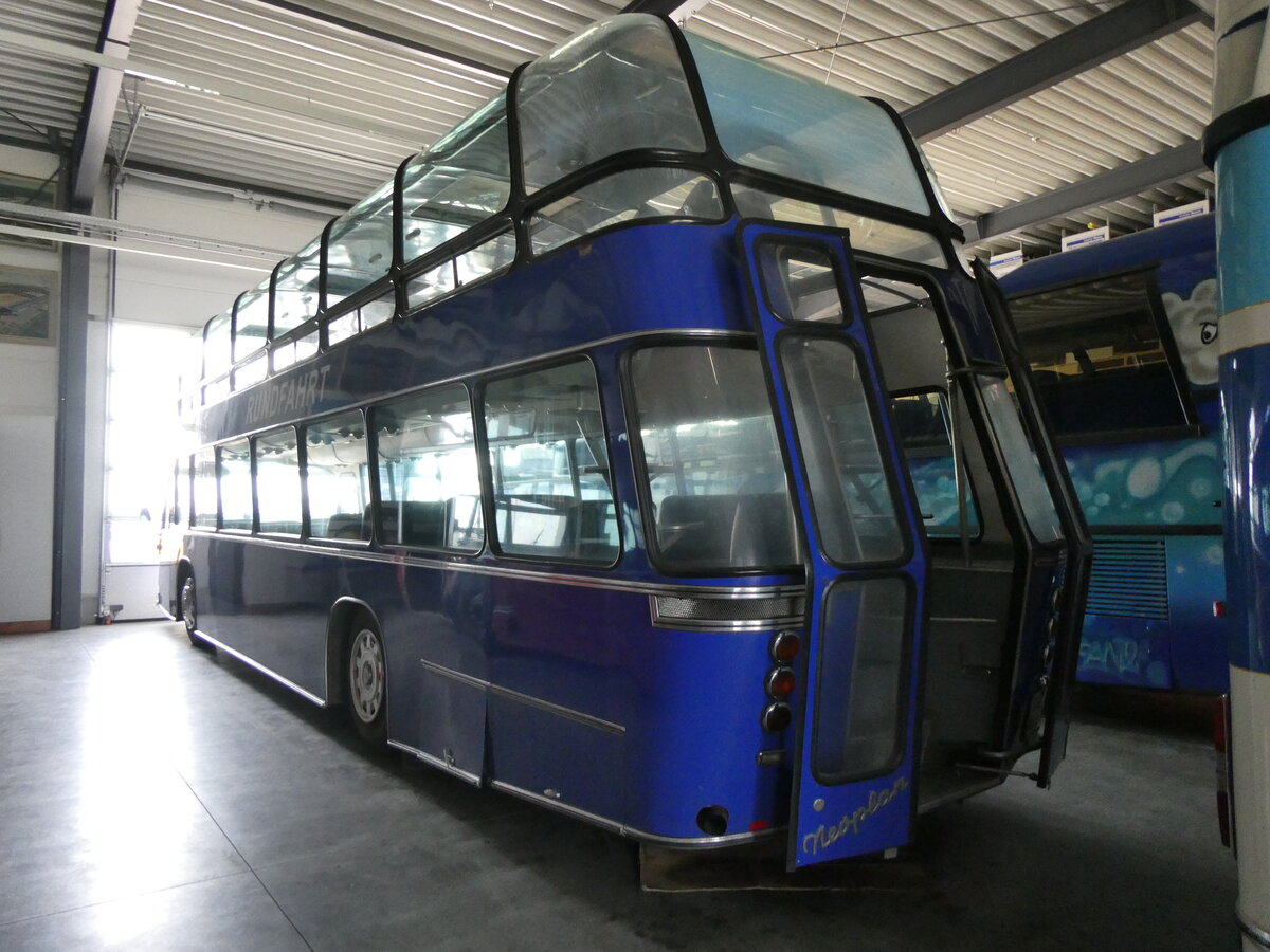 (261'378) - Berolina, Berlin (Auw�rter) - DGF-AU 65H - Neoplan am 14. April 2024 in Pilsting, Auw�rter Automobil-Park