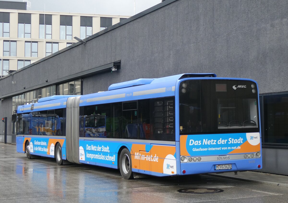 (261'495) - MVG M�nchen - Nr. 5430/M-VG 5430 - Solaris am 15. April 2024 in Moosach, Betriebshof