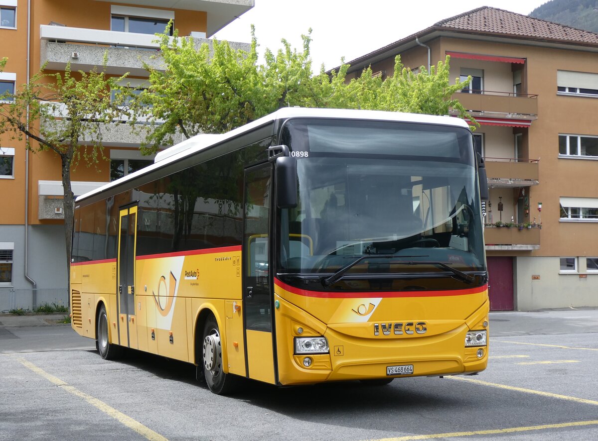 (261'827) - PostAuto Wallis - VS 468'664/PID 10'898 - Iveco (ex Zerzuben, Visp-Eyholz Nr. 64) am 29. April 2024 in Brig, Garage
