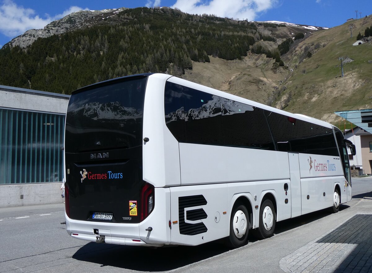 (262'259) - Aus Deutschland: Germes Tours, Leimen HD-GT 5997 - MAN am 10. Mai 2024 beim Bahnhof Andermatt
