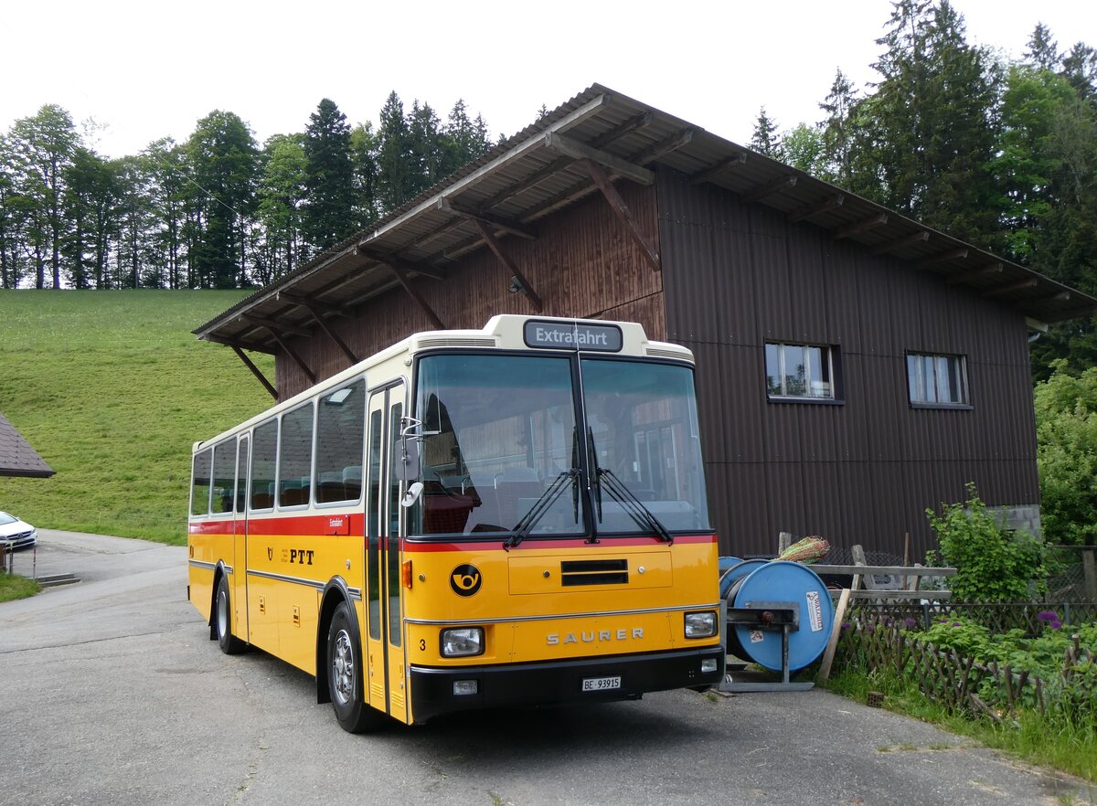 (263'172) - Kolb, Grasswil - Nr. 3/BE 93'915 - Saurer/R&J (ex Schmocker, Stechelberg Nr. 3/PID 2409; ex Schmocker, Stechelberg Nr. 1; ex Gertsch, Stechelberg Nr. 1) am 26. Mai 2024 in D�rrenroth, Horn