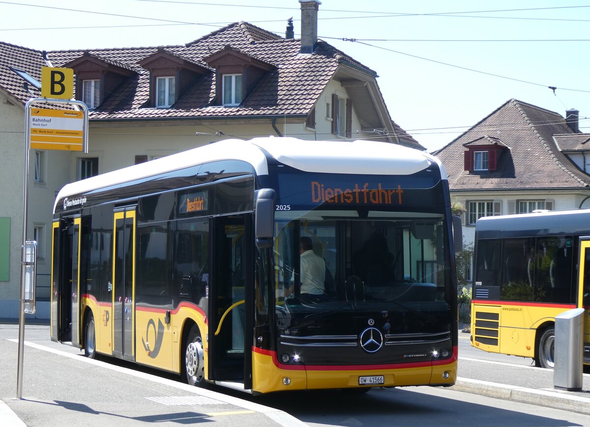 (265'239) - PostAuto Zentralschweiz (H�fliger) - OW 41'566/PID 12'025 - eMercedes am 29. Juli 2024 beim Bahnhof Worb Dorf