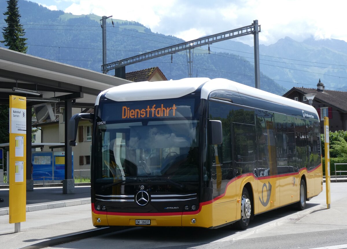 (265'335) - PostAuto Zentralschweiz (H�fliger) - Nr. 537/OW 16'637/PID 12'021 - eMercedes am 2. August 2024 beim Bahnhof Sarnen