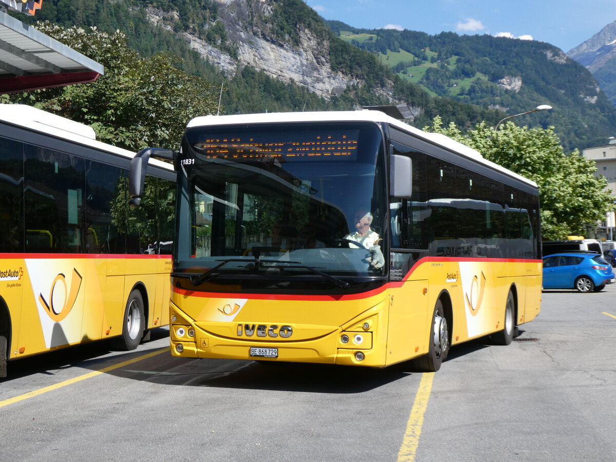 (265'632) - Fl�ck, Brienz - Nr. 29/BE 868'729/PID 11'831 - Iveco am 13. August 2024 in Meiringen, Postautostation