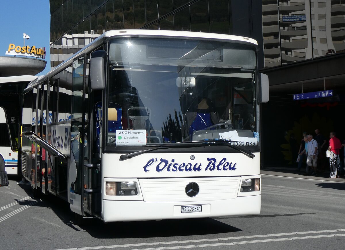 (265'665) - L'Oiseau Bleu, Sierre - VS 293'341 - Mercedes (ex M�ller, D-Bad Waldsee) am 16. August 2024 beim Bahnhof Visp