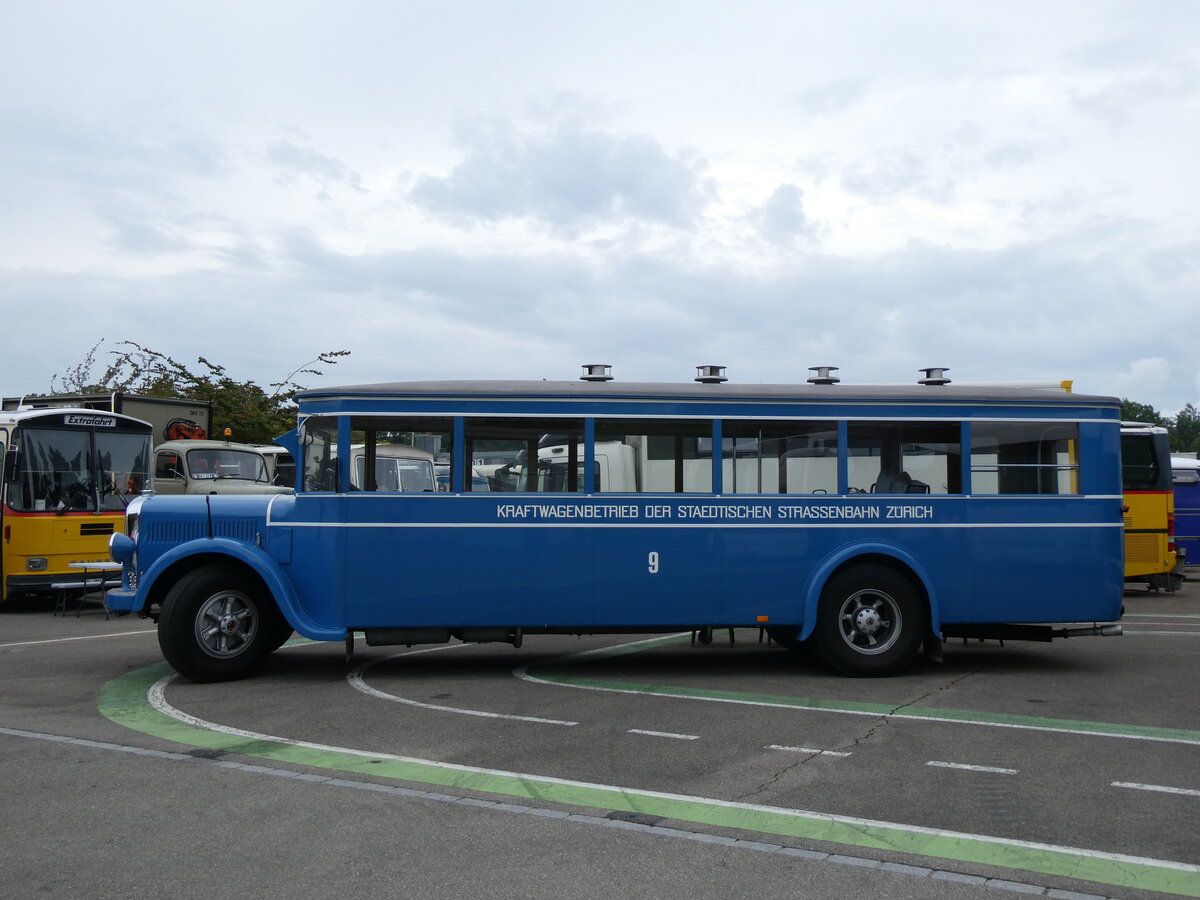(265'853) - VBZ Z�rich (TMZ) - Nr. 9/ZH 5609 - Saurer/SWS (ex Bamert, Wollerau; ex BBA Aarau Nr. 1; ex VBZ Z�rich Nr. 209; ex VBZ Z�rich Nr. 9) am 17. August 2024 in Neuhausen, Langriet