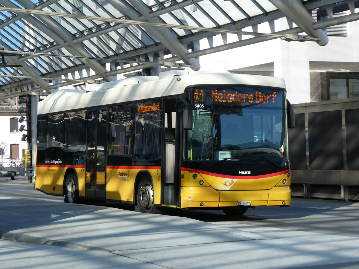 (266'203) - PostAuto Graub�nden - GR 86'897/PID 5405 - Scania/Hess am 27. August 2024 in Chur, Postautostation