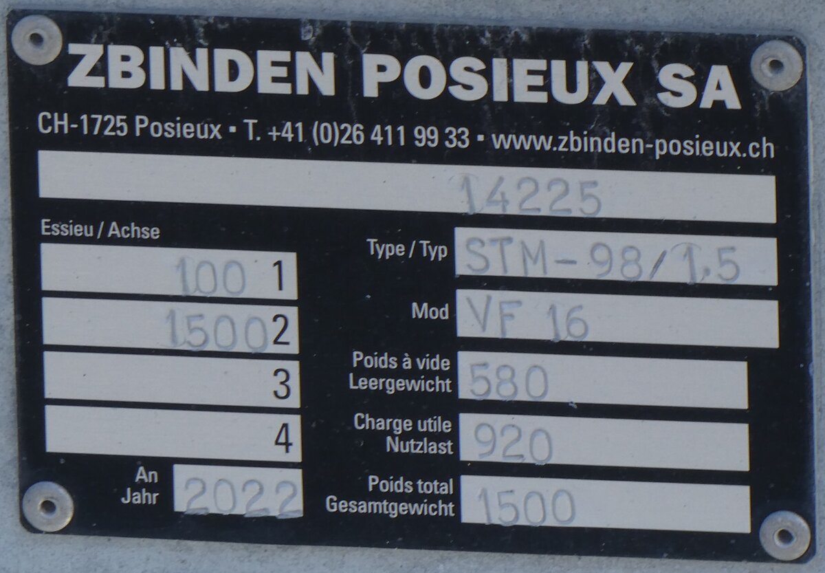 (266'224) - Typenschild - PostAuto Veloanh�nger - am 27. August 2024 beim Bahnhof Scuol-Tarasp