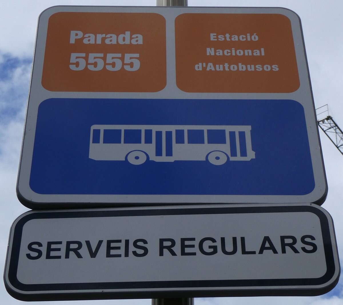 (267'218) - Andorra-Haltestellenschild - Andorra la Vella, Estaci� Nacional Autobusos - am 18. September 2024