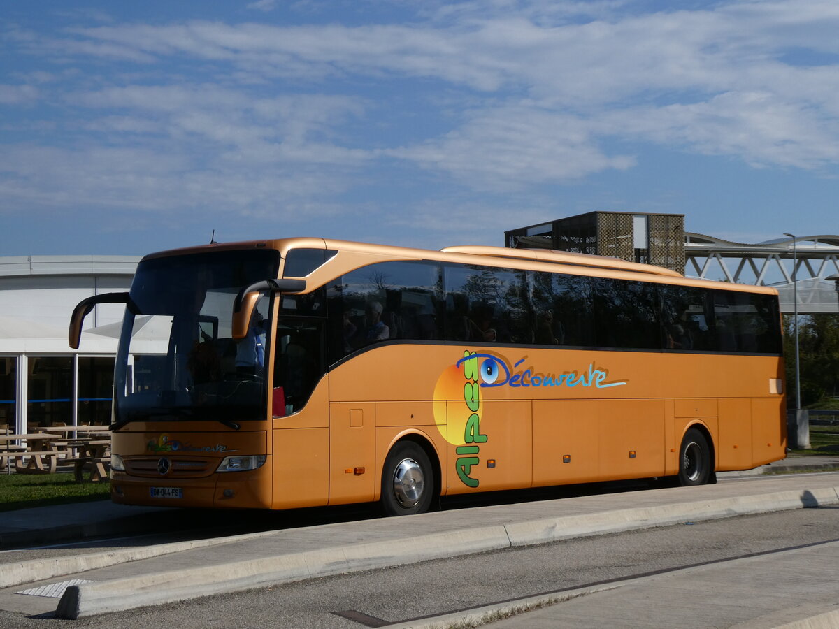 (267'391) - Alpes D�couverte, Chamb�ry - DW 044 FS - Mercedes am 21. September 2024 in La Baume d'Hostun, Rastst�tte 