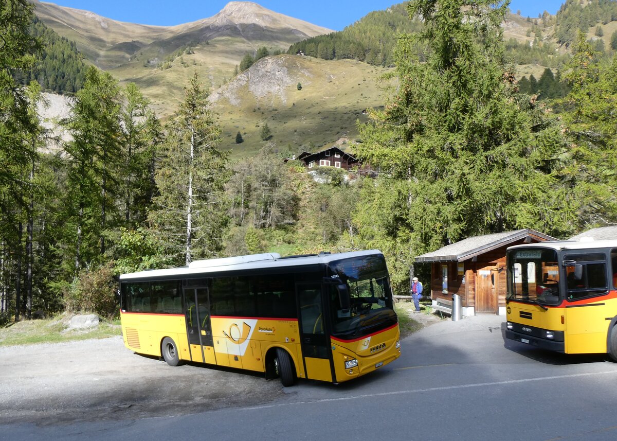 (267'781) - Seiler, Ernen - VS 464'701/PID 10'743 - Iveco (ex PostAuto Wallis) am 6. Oktober 2024 in Binn, F�ld