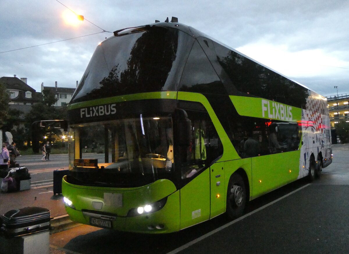 (267'837) - Aus Kroatien: Vincek, Jalkovec - VZ 0777-V - Neoplan am 8. Oktober 2024 in Z�rich, Sihlquai