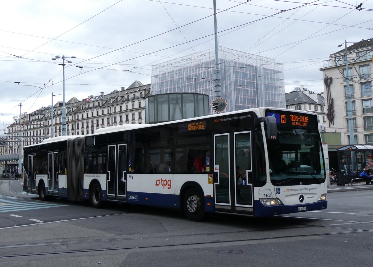 (267'924) - TPG Gen�ve - Nr. 162/GE 960'546 - Mercedes am 10. Oktober 2024 beim Bahnhof Gen�ve