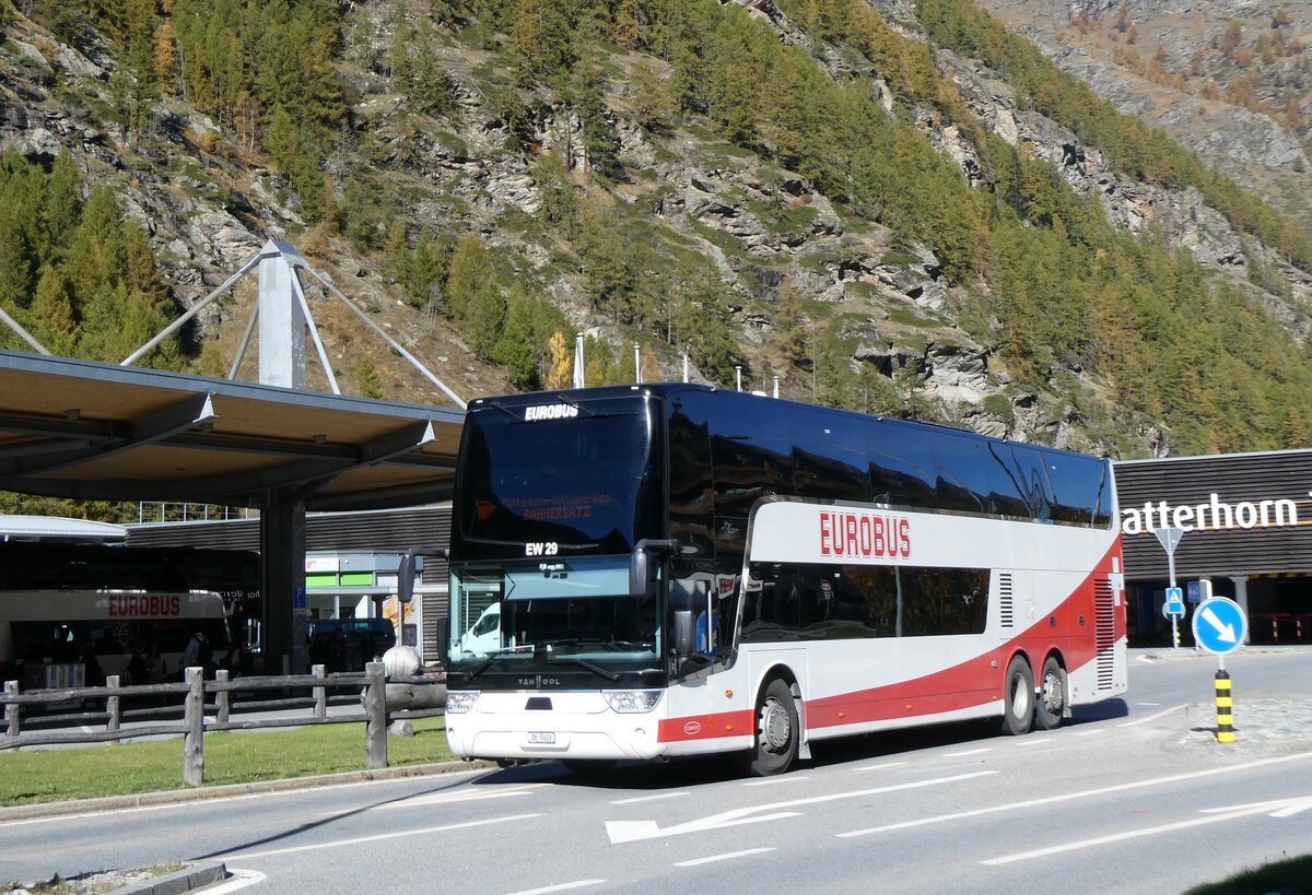 (268'342) - Welti-Furrer, Bassersdorf - Nr. 29/ZH 5029 - Van Hool am 21. Oktober 2024 beim Bahnhof T�sch  