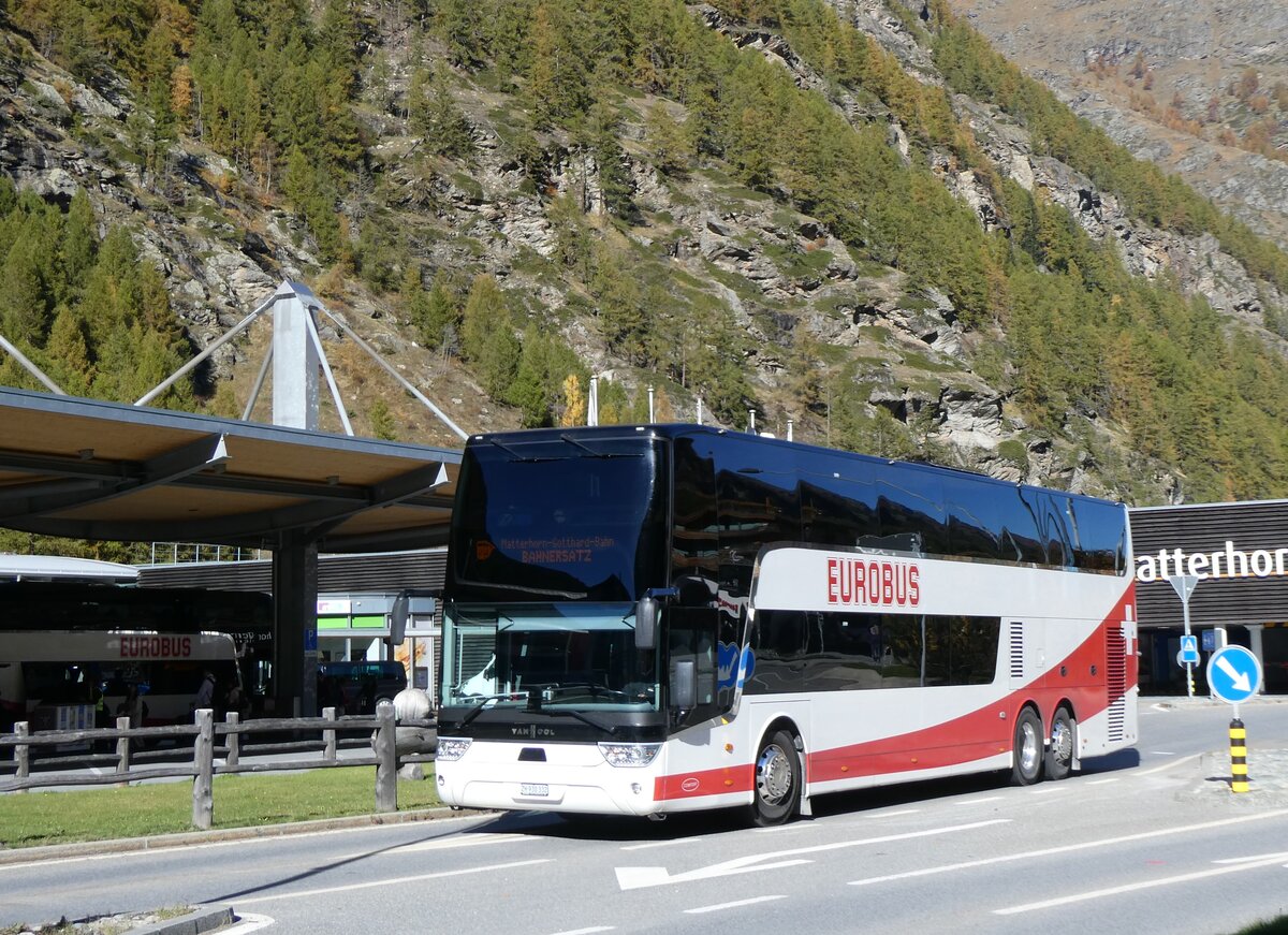 (268'343) - Welti-Furrer, Bassersdorf - Nr. SE02/ZH 930'332 - Van Hool (ex Eurobus swiss-express, Bassersdorf Nr. SE02) am 21. Oktober 2024 beim Bahnhof T�sch