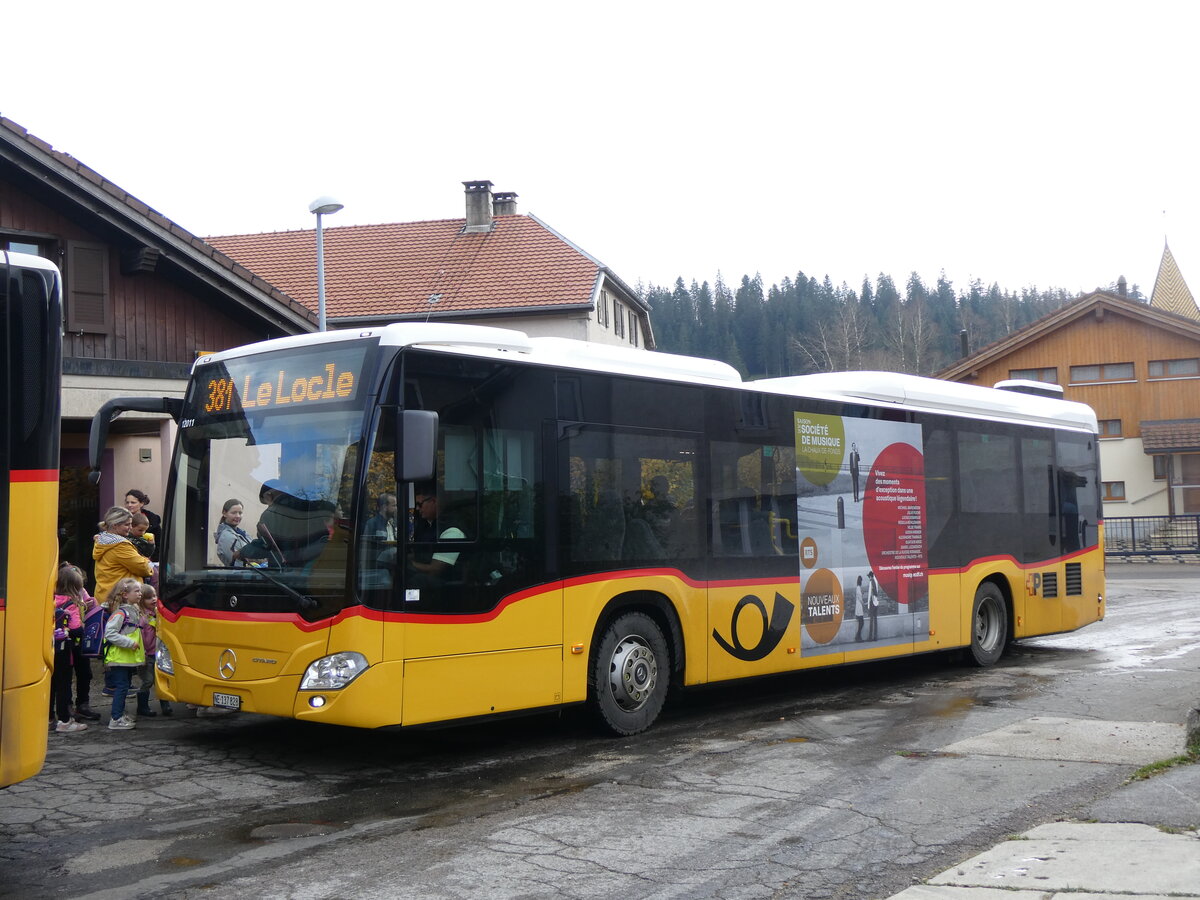 (268'405) - CarPostal Ouest - NE 137'828/PID 12'011 - Mercedes am 24. Oktober 2024 in La Br�vine, Post