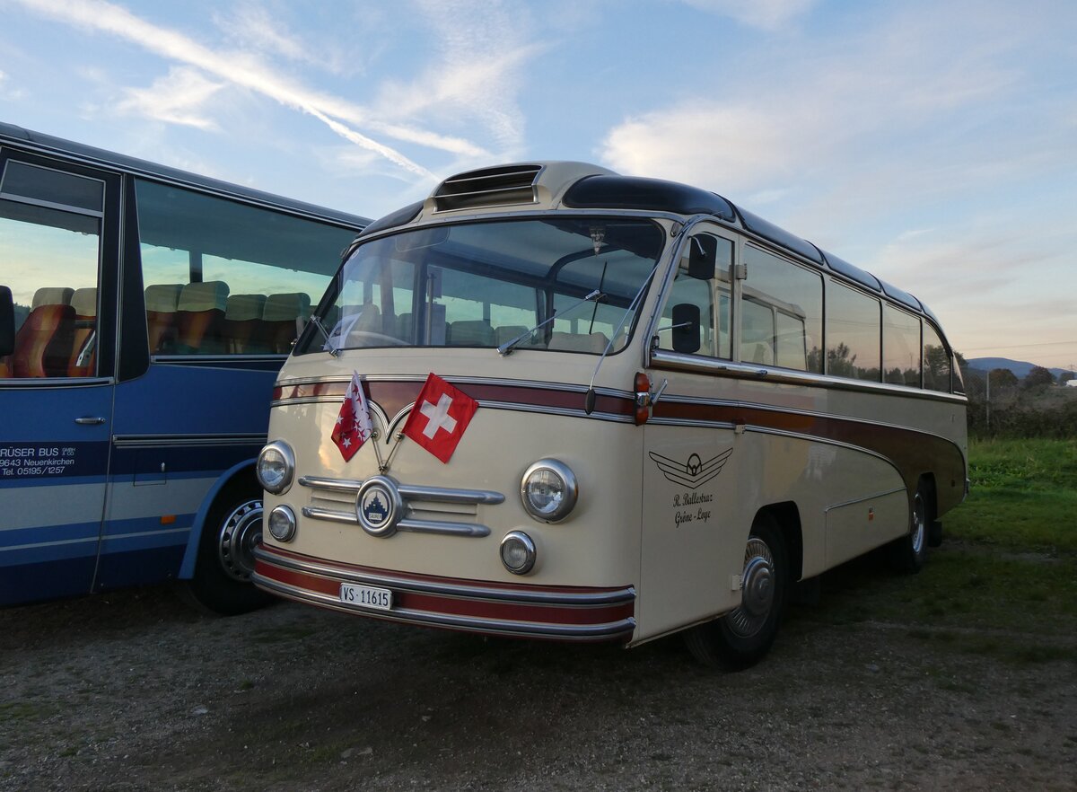 (268'507) - Aus der Schweiz: Ballestraz, Gr�ne - VS 11'615 - Saurer/Saurer (ex Girardet, Yverdon) am 25. Oktober 2024 in Kintzheim, Cigoland