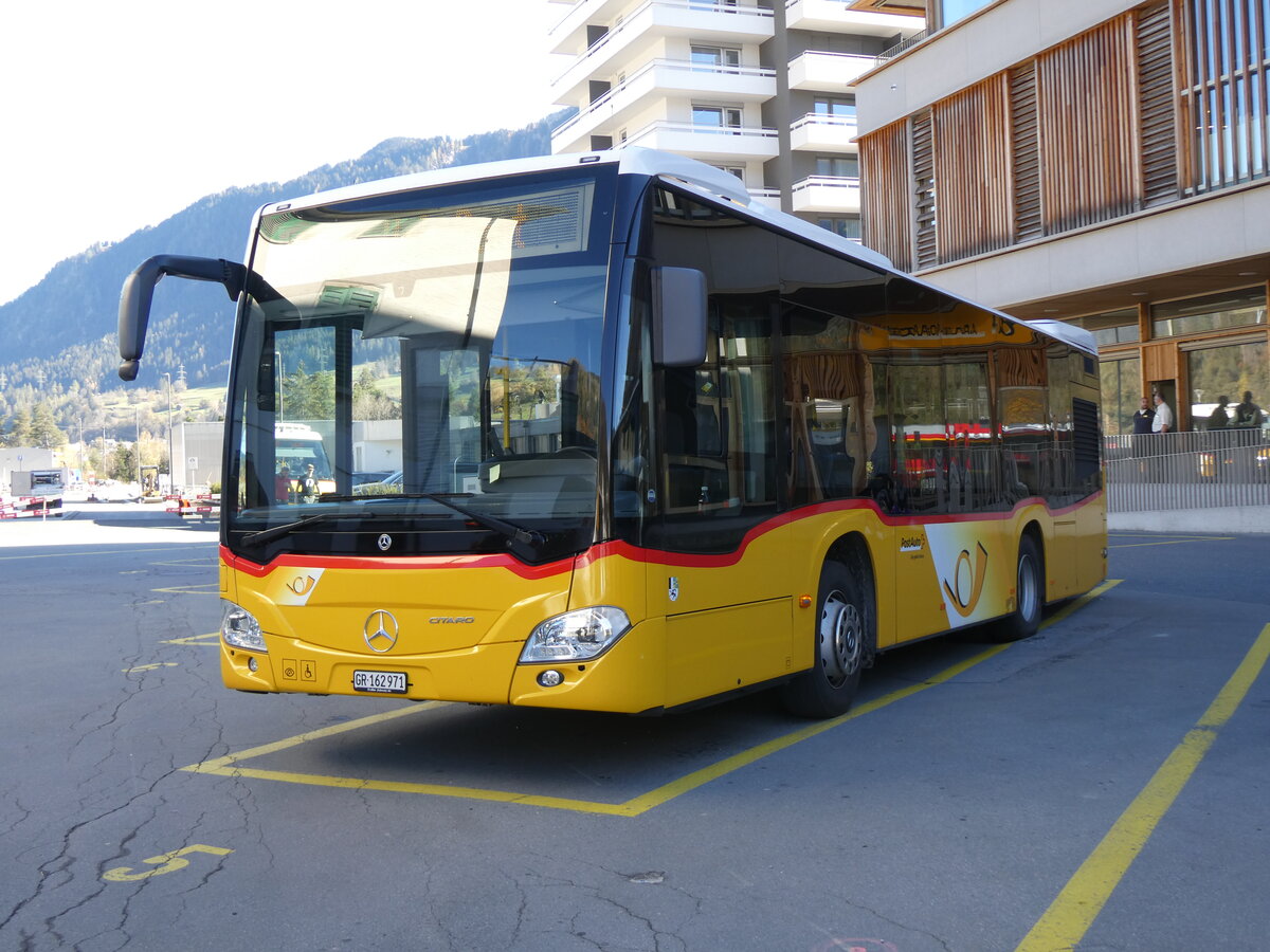 (268'825) - PostAuto Graub�nden - GR 162'971/PID 11'919 - Mercedes (ex Nr. 20) am 29. Oktober 2024 beim Bahnhof Ilanz