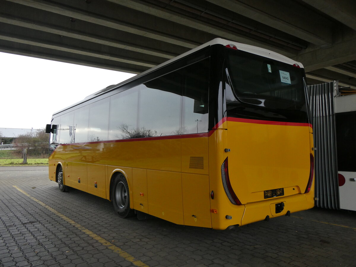 (269'537) - Ev�quoz, Erde - PID 12'235 - Iveco am 30. November 2024 in Kerzers, Murtenstrasse