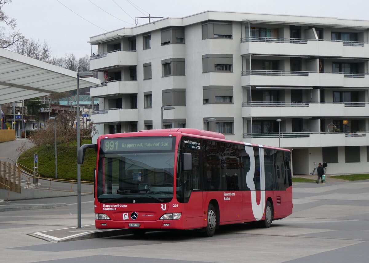 (269'814) - VZO Gr�ningen - Nr. 204/ZH 741'204 - Mercedes am 12. Dezember 2024 beim Bahnhof Jona