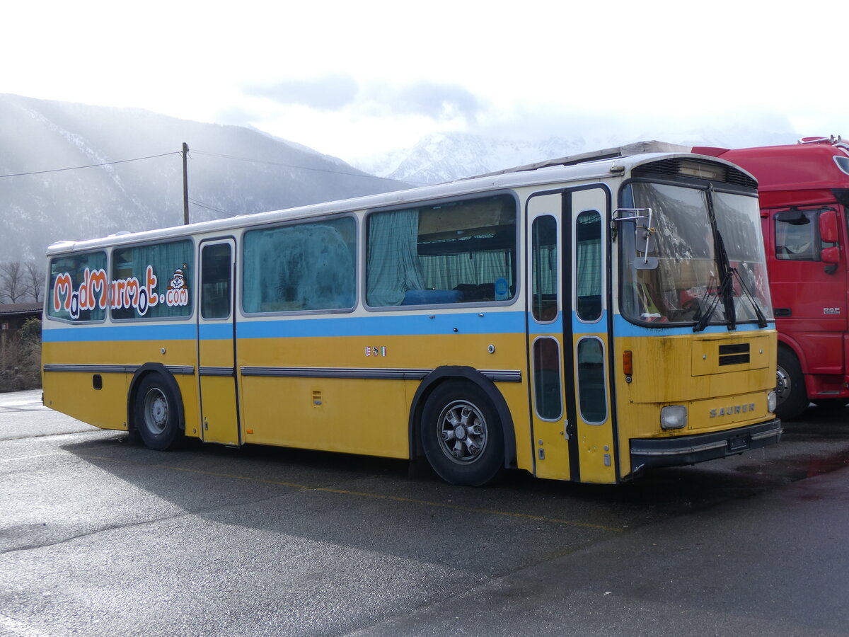 (270'026) - MadMarmot, Nyon - Saurer/T�scher (ex Auto-Transports, La C�te-aux-F�es; ex P 24'238) am 20. Dezember 2024 in Fully, Stade de Charnot